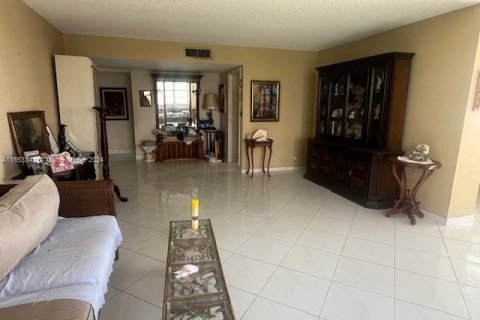 Condo in Sunny Isles Beach, Florida, 2 bedrooms  № 1348012 - photo 8