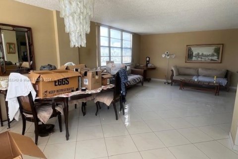 Condo in Sunny Isles Beach, Florida, 2 bedrooms  № 1348012 - photo 6