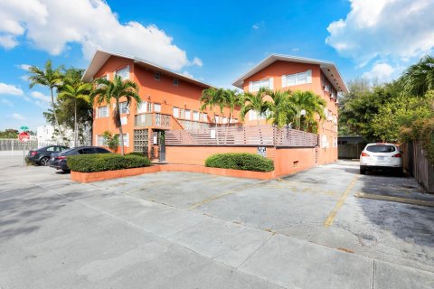 Apartamento en alquiler en Miami, Florida, 1 dormitorio, 53.98 m2 № 1348011 - foto 1