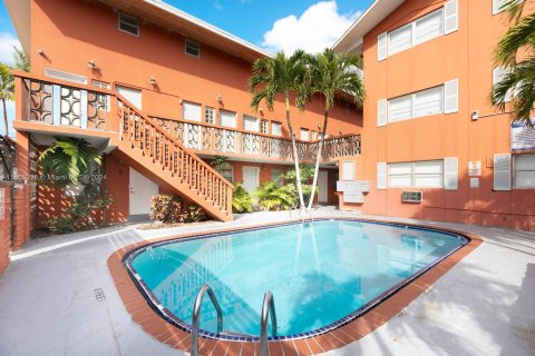 Apartamento en alquiler en Miami, Florida, 1 dormitorio, 53.98 m2 № 1348011 - foto 17