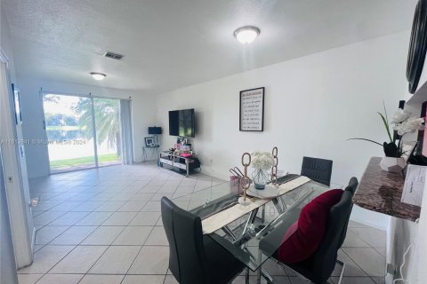 Touwnhouse à vendre à Miramar, Floride: 2 chambres, 98.1 m2 № 1385602 - photo 9