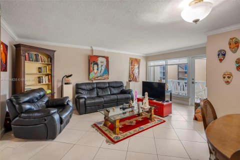 Condo in Hillsboro Beach, Florida, 1 bedroom  № 1385603 - photo 5