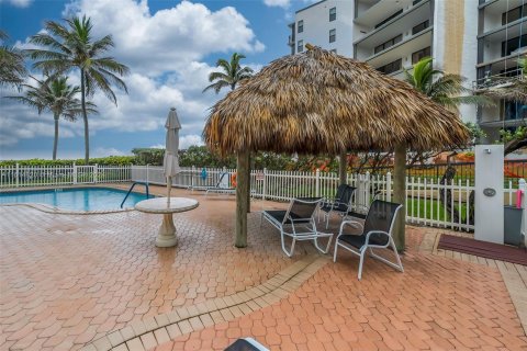 Condo in Hillsboro Beach, Florida, 1 bedroom  № 1385603 - photo 14