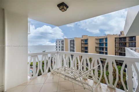 Condo in Hillsboro Beach, Florida, 1 bedroom  № 1385603 - photo 12