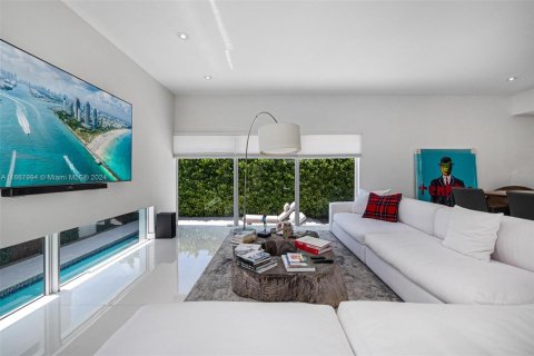 Villa ou maison à vendre à Miami, Floride: 4 chambres, 288.65 m2 № 1385643 - photo 16