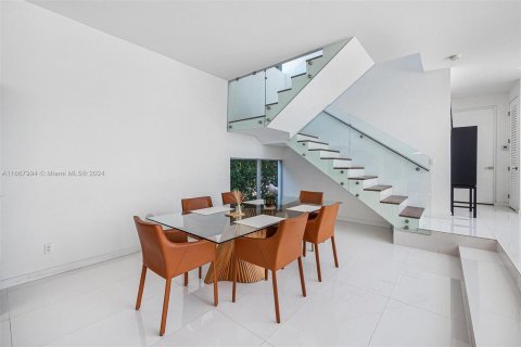 Casa en venta en Miami, Florida, 4 dormitorios, 288.65 m2 № 1385643 - foto 21