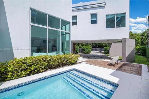 Casa en venta en Miami, Florida, 4 dormitorios, 288.65 m2 № 1385643 - foto 7