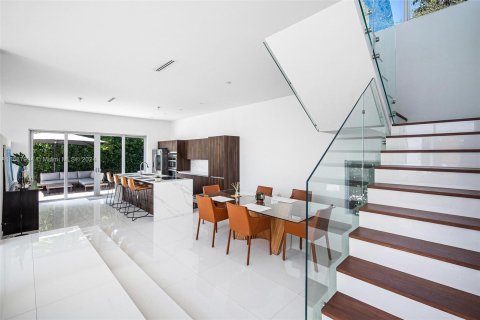 Villa ou maison à vendre à Miami, Floride: 4 chambres, 288.65 m2 № 1385643 - photo 9