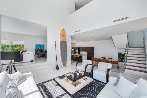 Villa ou maison à vendre à Miami, Floride: 4 chambres, 288.65 m2 № 1385643 - photo 5