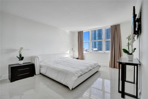 Condominio en venta en Hollywood, Florida, 2 dormitorios, 174.38 m2 № 1098184 - foto 18