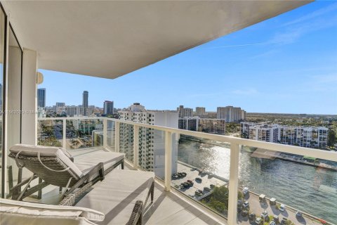 Copropriété à vendre à Hollywood, Floride: 2 chambres, 174.38 m2 № 1098184 - photo 12