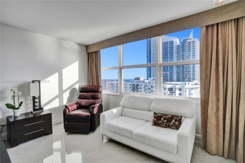 Condominio en venta en Hollywood, Florida, 2 dormitorios, 174.38 m2 № 1098184 - foto 25