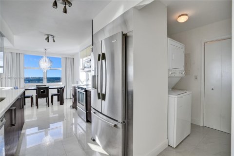 Condo in Hollywood, Florida, 2 bedrooms  № 1098184 - photo 9