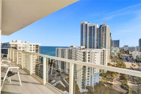 Condominio en venta en Hollywood, Florida, 2 dormitorios, 174.38 m2 № 1098184 - foto 11