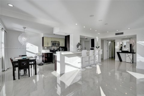 Copropriété à vendre à Hollywood, Floride: 2 chambres, 174.38 m2 № 1098184 - photo 5