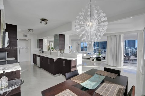 Condominio en venta en Hollywood, Florida, 2 dormitorios, 174.38 m2 № 1098184 - foto 4