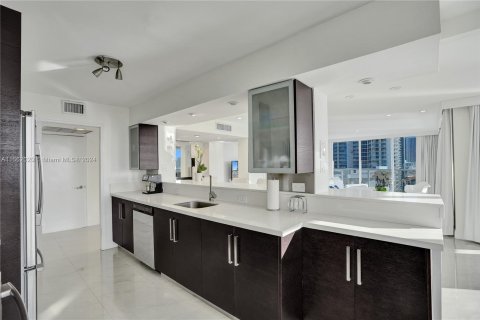 Condo in Hollywood, Florida, 2 bedrooms  № 1098184 - photo 8