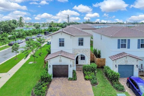 Villa ou maison à vendre à Miami, Floride: 4 chambres, 184.23 m2 № 1401580 - photo 1