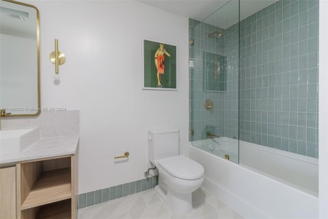 Condo in Miami, Florida, 1 bedroom  № 1386197 - photo 30