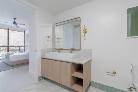 Condo in Miami, Florida, 1 bedroom  № 1386197 - photo 22