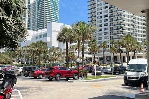 Propiedad comercial en venta en Hollywood, Florida № 1234366 - foto 2