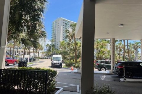 Propiedad comercial en venta en Hollywood, Florida № 1234366 - foto 3