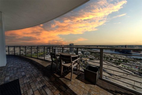 Condominio en venta en Tampa, Florida, 3 dormitorios, 161 m2 № 1342014 - foto 1