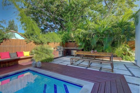 Villa ou maison à louer à Miami, Floride: 2 chambres, 65.03 m2 № 1355251 - photo 17