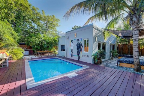 Villa ou maison à louer à Miami, Floride: 2 chambres, 65.03 m2 № 1355251 - photo 16