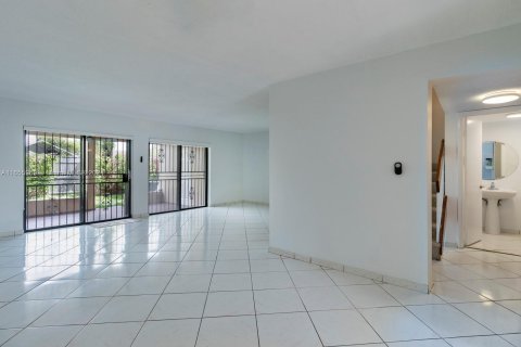 Townhouse in Miami, Florida 3 bedrooms, 114.18 sq.m. № 1355253 - photo 4