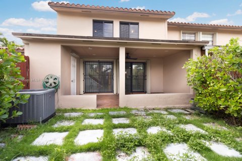 Townhouse in Miami, Florida 3 bedrooms, 114.18 sq.m. № 1355253 - photo 17