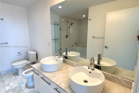 Condominio en alquiler en Miami, Florida, 2 dormitorios, 112.23 m2 № 1355252 - foto 7