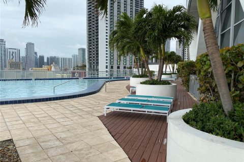 Condo in Miami, Florida, 2 bedrooms  № 1355252 - photo 17