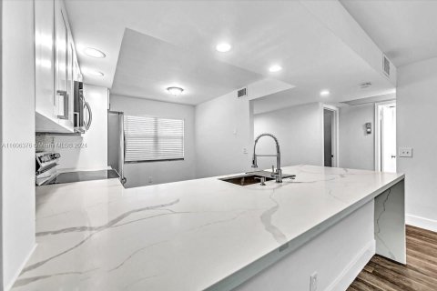 Condominio en venta en Pembroke Pines, Florida, 2 dormitorios, 110.74 m2 № 1228191 - foto 26