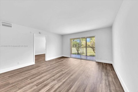 Condominio en venta en Pembroke Pines, Florida, 2 dormitorios, 110.74 m2 № 1228191 - foto 10