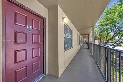 Condominio en venta en Pembroke Pines, Florida, 2 dormitorios, 110.74 m2 № 1228191 - foto 3