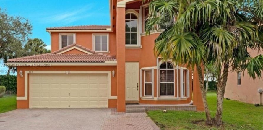 Villa ou maison à Pembroke Pines, Floride 4 chambres, 220.92 m2 № 1228188