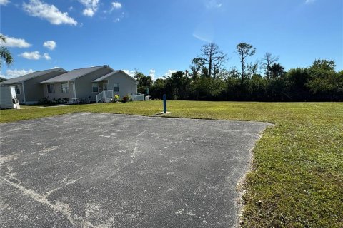 Terreno en venta en Port Charlotte, Florida № 840321 - foto 1