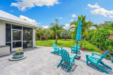 House in Hutchinson Island South, Florida 4 bedrooms, 184.32 sq.m. № 1181970 - photo 7