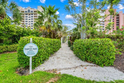 House in Hutchinson Island South, Florida 4 bedrooms, 184.32 sq.m. № 1181970 - photo 3