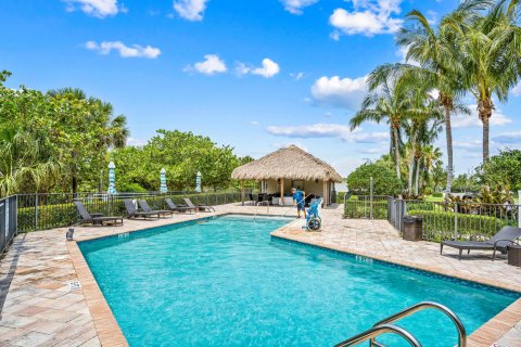 Villa ou maison à vendre à Hutchinson Island South, Floride: 4 chambres, 184.32 m2 № 1181970 - photo 4