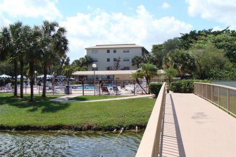 Condo in Coconut Creek, Florida, 2 bedrooms  № 1223188 - photo 9