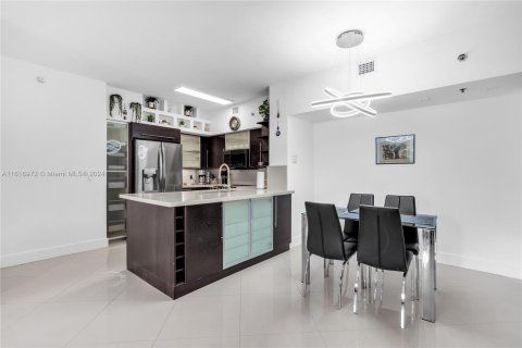 Condo in Aventura, Florida, 2 bedrooms  № 1238712 - photo 3