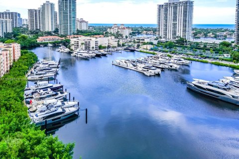 Condo in Aventura, Florida, 2 bedrooms  № 1238712 - photo 24