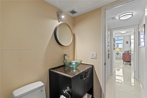 Condo in Hallandale Beach, Florida, 2 bedrooms  № 1409052 - photo 28