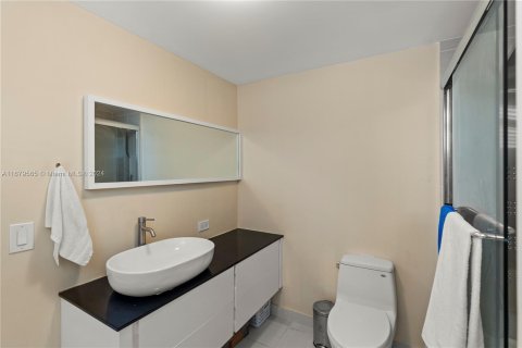 Condo in Hallandale Beach, Florida, 2 bedrooms  № 1409052 - photo 24