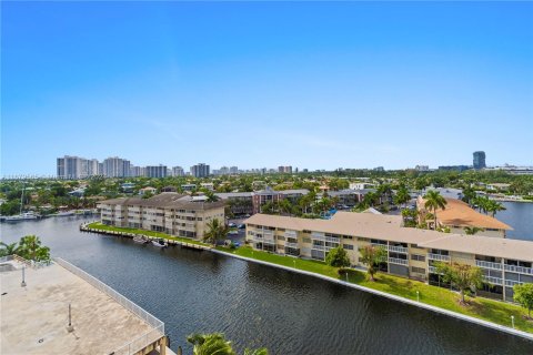 Condo in Hallandale Beach, Florida, 2 bedrooms  № 1409052 - photo 5