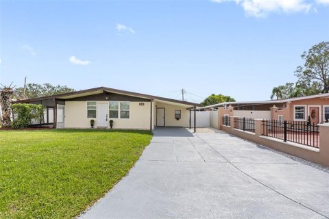 House in Tampa, Florida 3 bedrooms, 112.41 sq.m. № 1409876 - photo 4