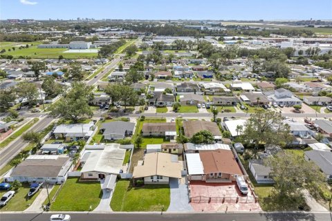 House in Tampa, Florida 3 bedrooms, 112.41 sq.m. № 1409876 - photo 9