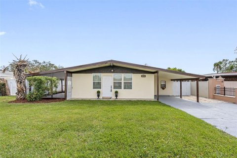 House in Tampa, Florida 3 bedrooms, 112.41 sq.m. № 1409876 - photo 1